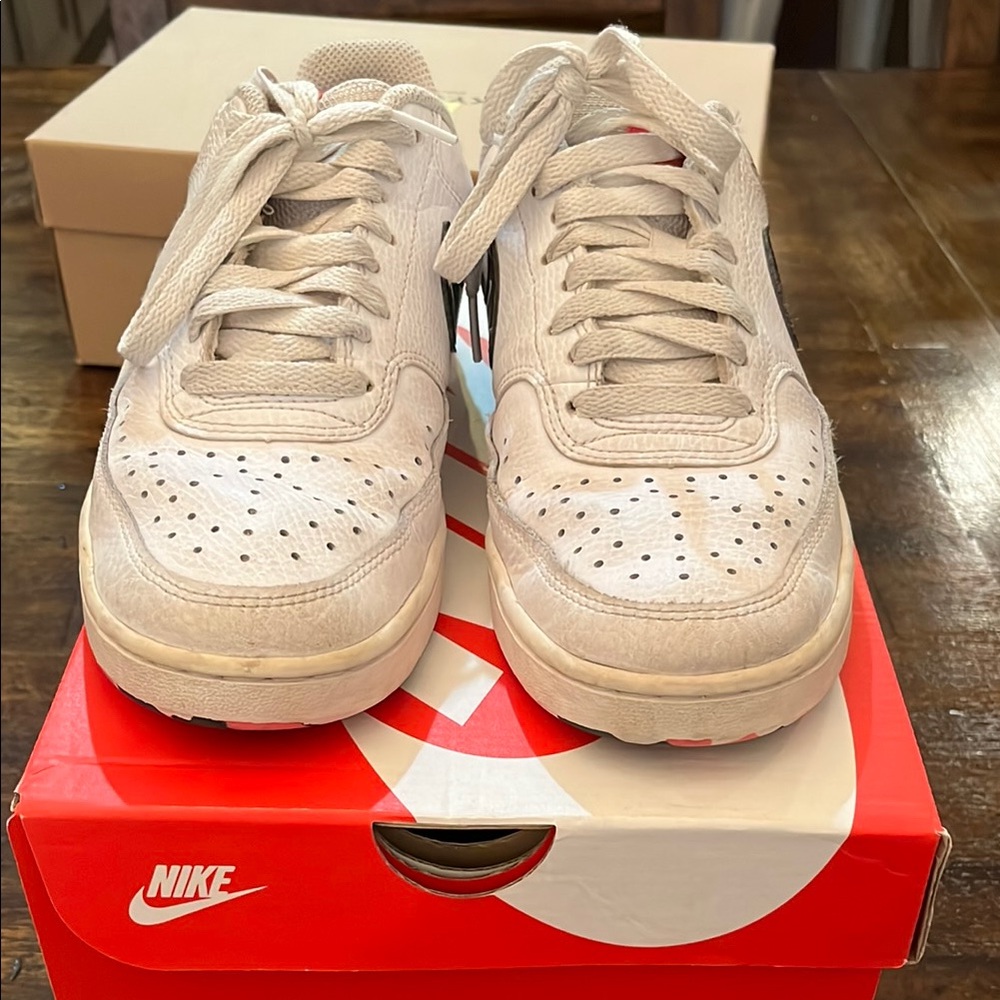 Nike Beige Sneakers
